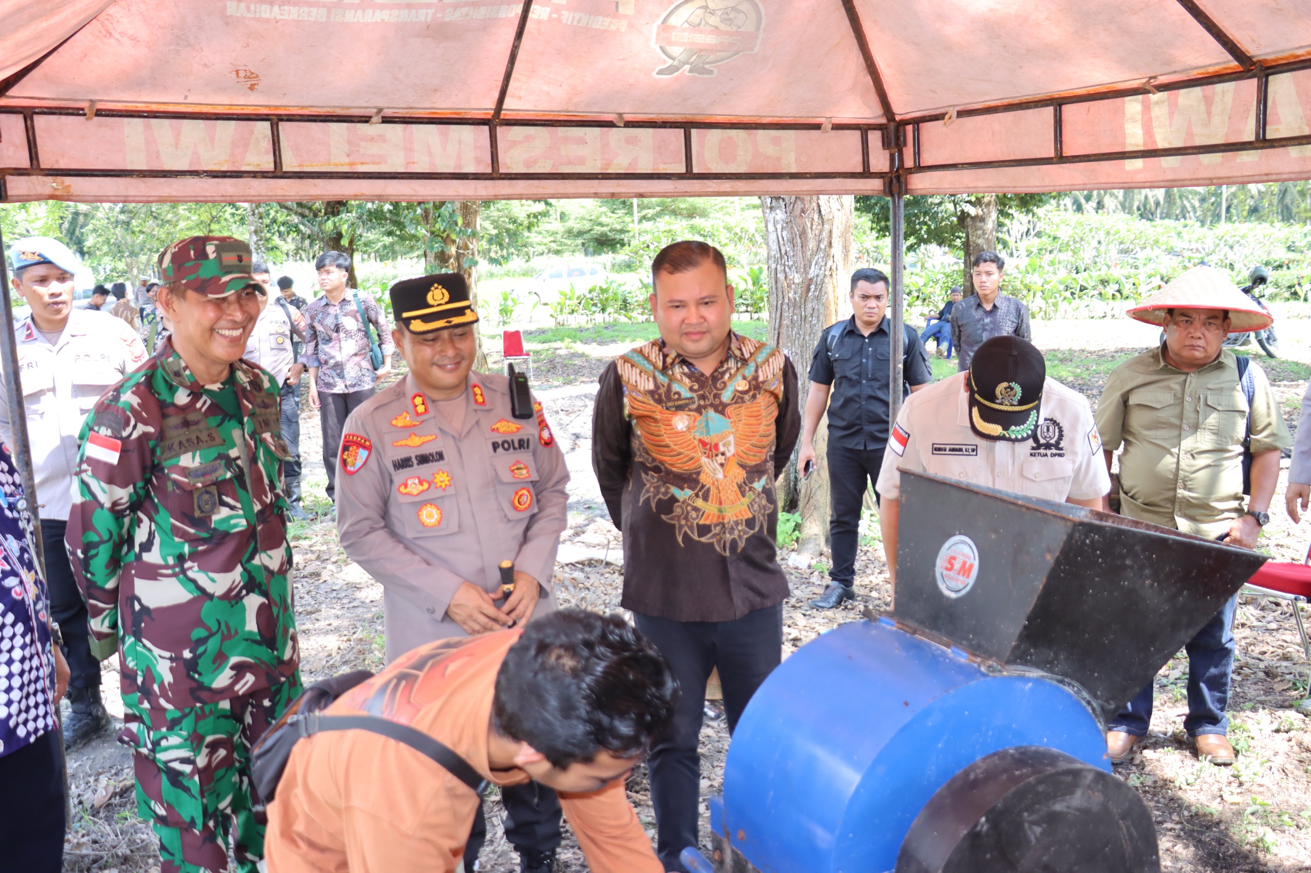 Kapolres Melawi Sampaikan Ucapan Terima Kasih Kepada Bupati Melawi  Kapolres Melawi Sampaikan Terima Kasih Kepada Pihak PT.SDK Batu Buil