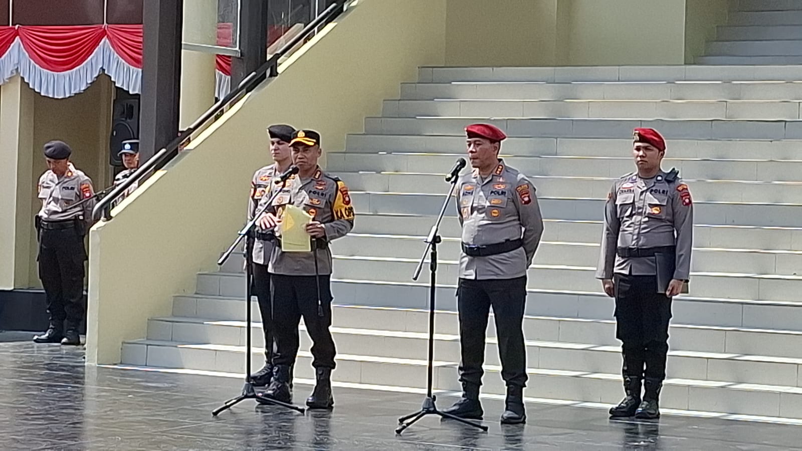 Polresta Pontianak Gelar Tradisi Penyambutan Kapolresta Baru Kombes Pol Suyono, Dihadiri Pejabat Lama Kombes Pol Adhe Hariadi