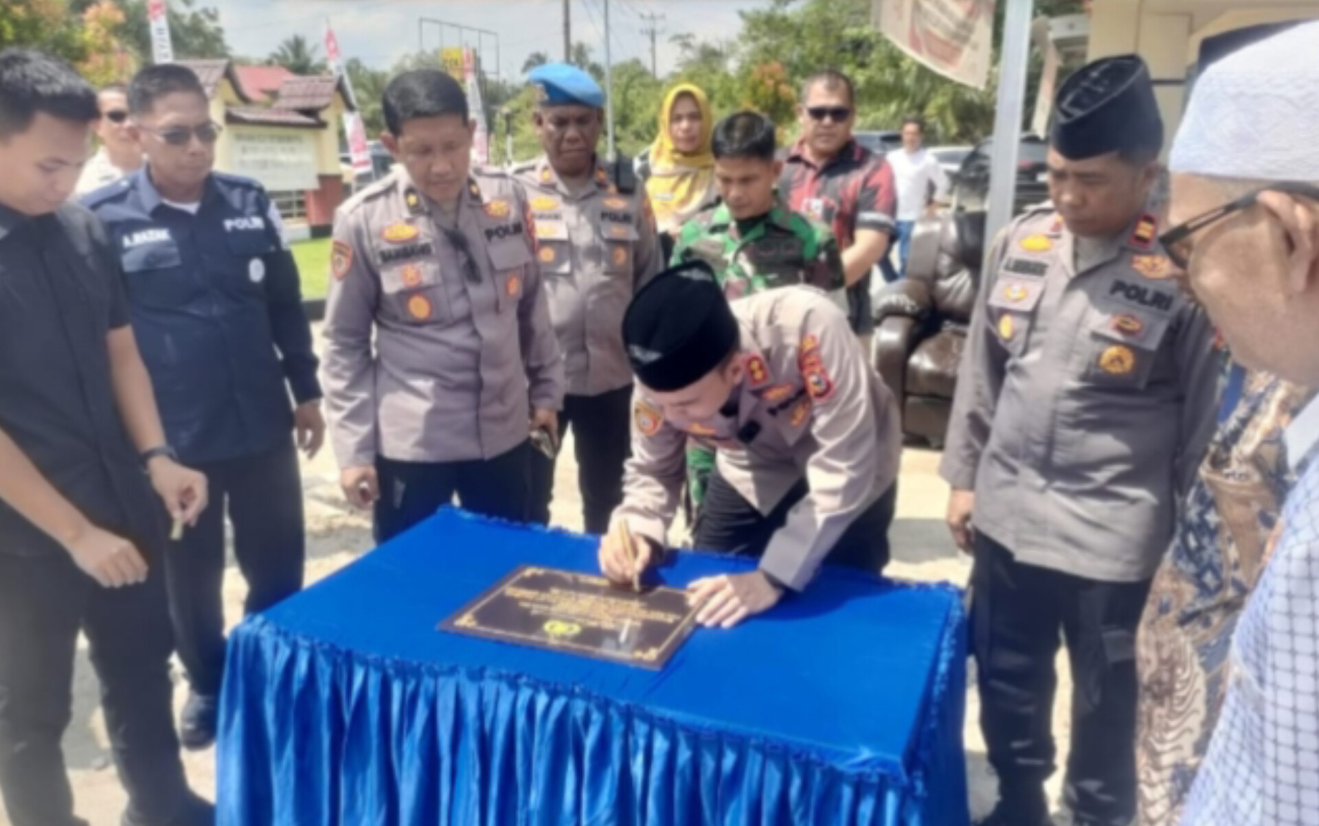 Kapolres Kuansing Resmikan Mushollah At-Taubah Polsek Pangean