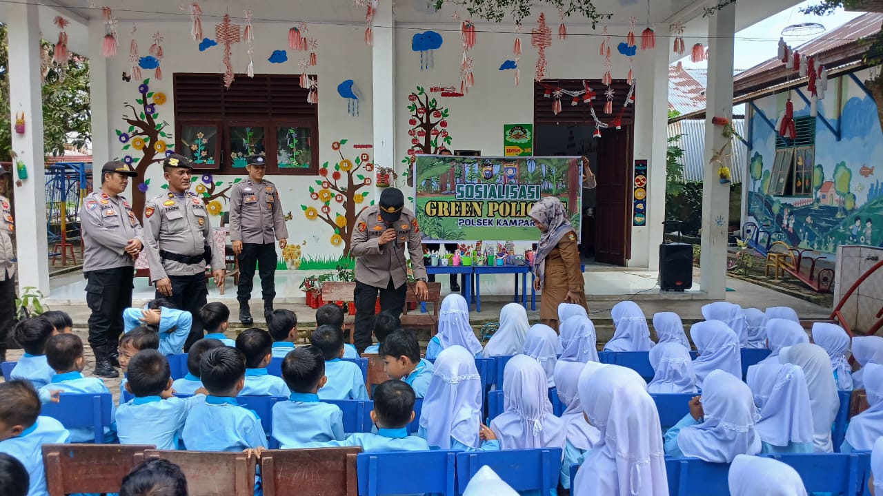 Polsek Kampar ‘Go Green’, Edukasi Anak TK Cinta Lingkungan Sambil Cek Kesehatan Gigi