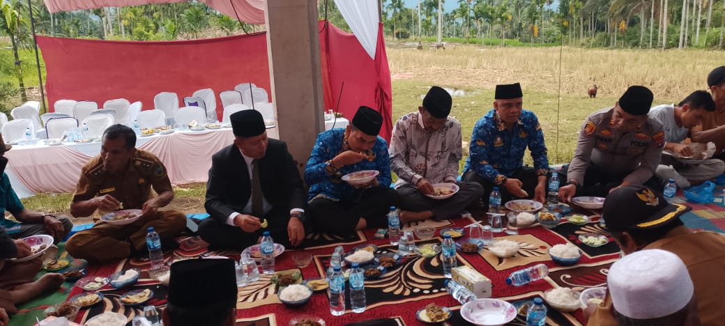 Perkuat Semangat Gotong Royong, Bupati Pasaman Pimpin Peresmian ‘Tagak Kudo-Kudo’ Masjid Al Ikhlas Siparayo