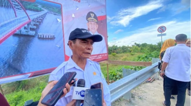 Inpres Jalan Daerah Kabupaten Sambas Kebagian Puluhan Miliar untuk Perbaikan Ruas Strategis.. 19 November 2025  Kadis PUPR Kabupaten Sambas, Hermanto.
