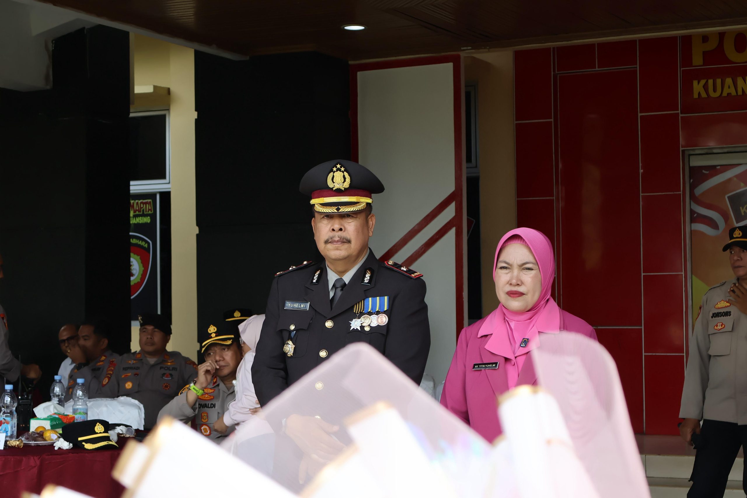 Polres Kuansing Gelar Upacara Purna Bakti untuk KOMPOL H. Yuhelmi, Kapolres : “Pengabdian Beliau Menjadi Kebanggaan Kita Semua”