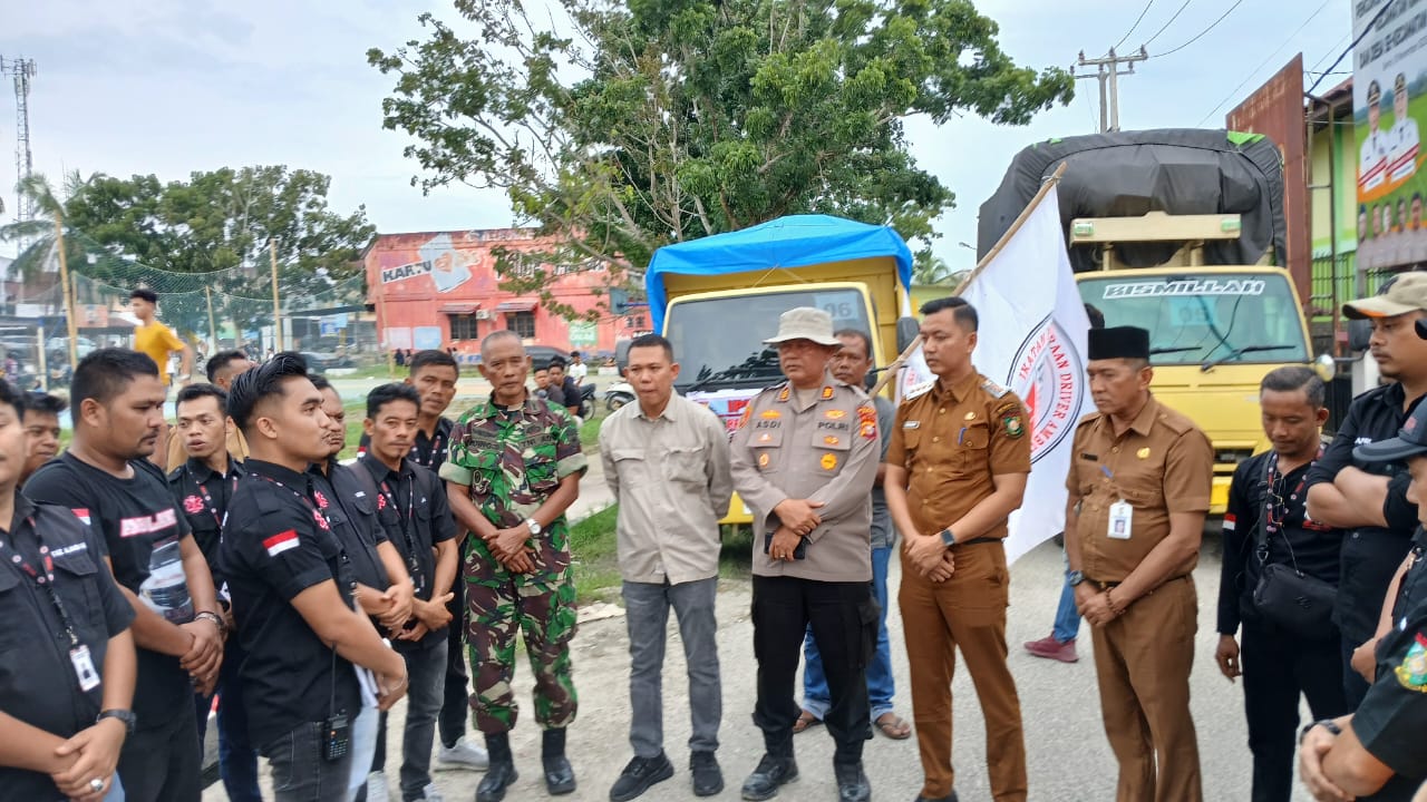 Kapolsek Kampar ‘Lepas’ Bantuan IPDAKK, ‘Solidaritas’ untuk Korban Banjir Agam, ‘Sinergi’ Muspika & DPRD